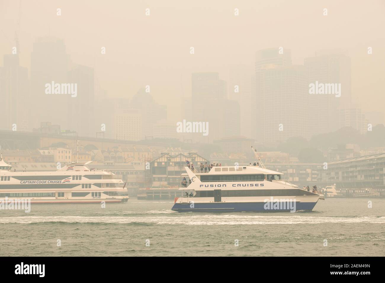Sydney, Australie. 10 19 déc. Plusieurs incendies dans NSW ont causé un grave fumer haze sur la ville de Sydney. Banque D'Images