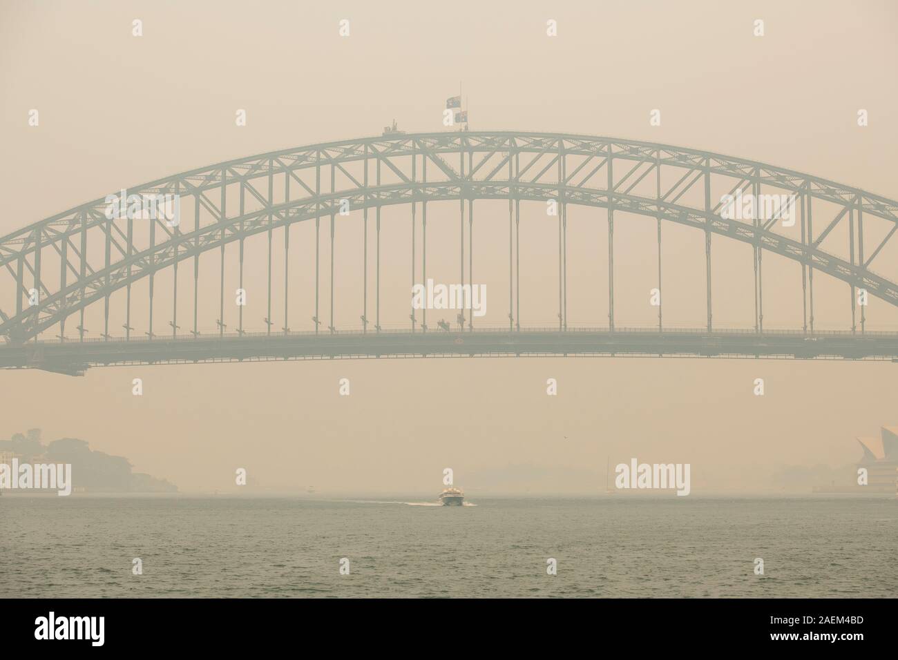 Sydney, Australie. 10 19 déc. Plusieurs incendies dans NSW ont causé un grave fumer haze sur la ville de Sydney. Banque D'Images