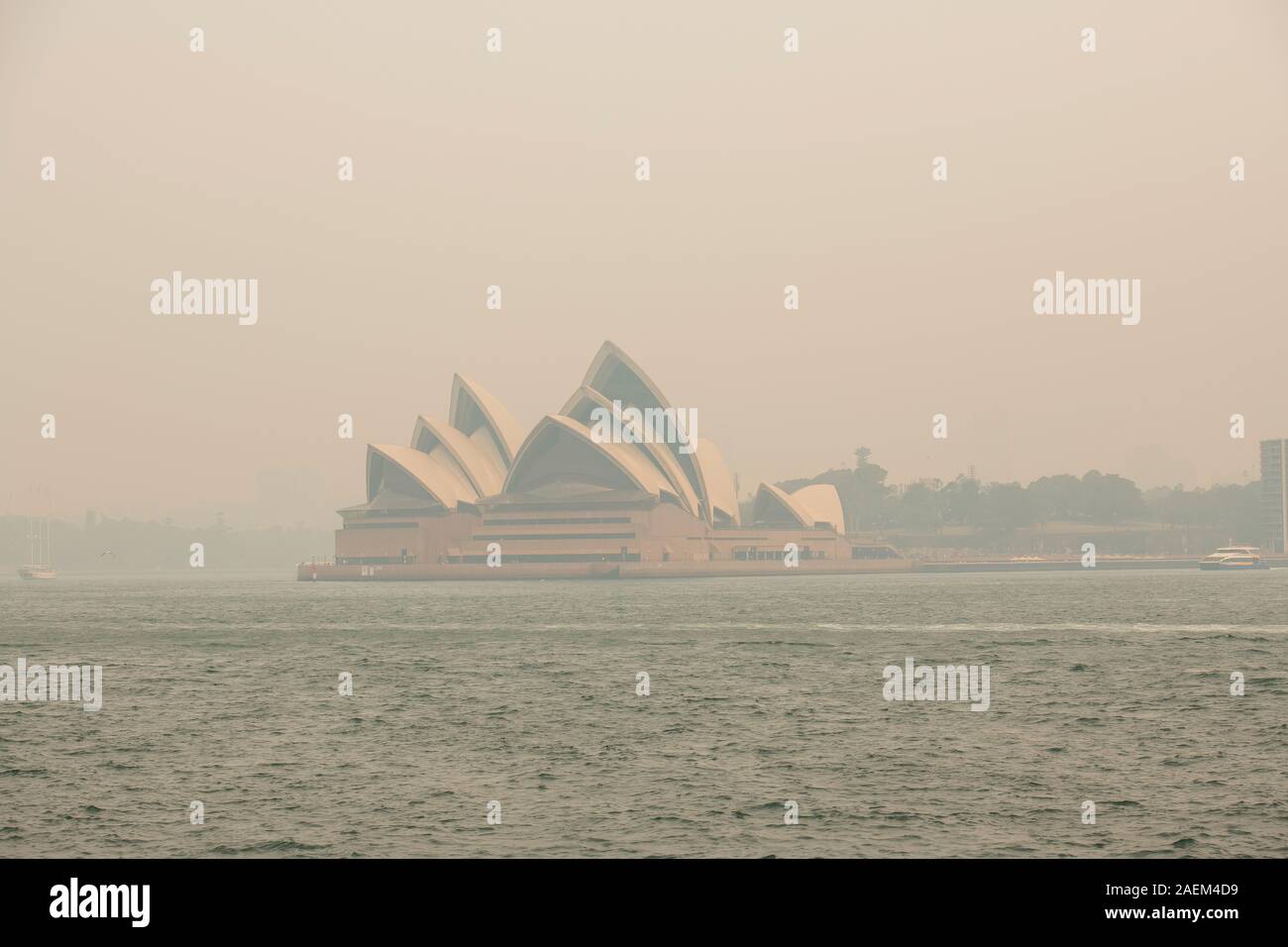 Sydney, Australie. 10 19 déc. Plusieurs incendies dans NSW ont causé un grave fumer haze sur la ville de Sydney. Banque D'Images