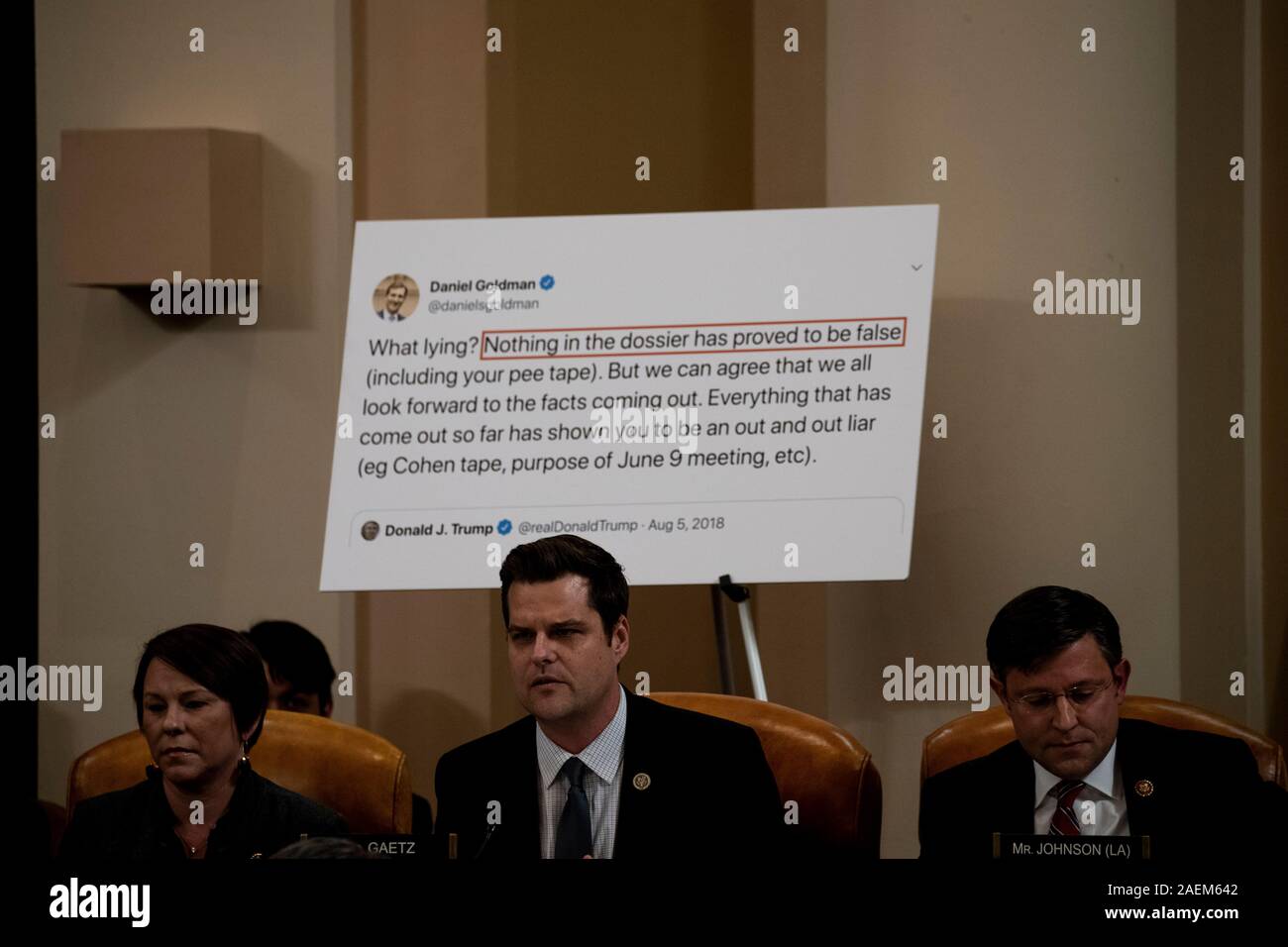 Représentant des États-Unis Matt Gaetz (républicain de Floride), centre, prend la parole lors d'une accusation publique enquête avec le Comité judiciaire de la Chambre sur la colline du Capitole à Washington, DC, le 9 décembre 2019. À gauche s'REPRÉSENTANT AMÉRICAIN Martha Roby (républicain de l'Alabama) et à gauche s'représentant américain Mike Johnson (républicain de Louisiane).Crédit : Anna Moneymaker/piscine par CNP | conditions dans le monde entier Banque D'Images