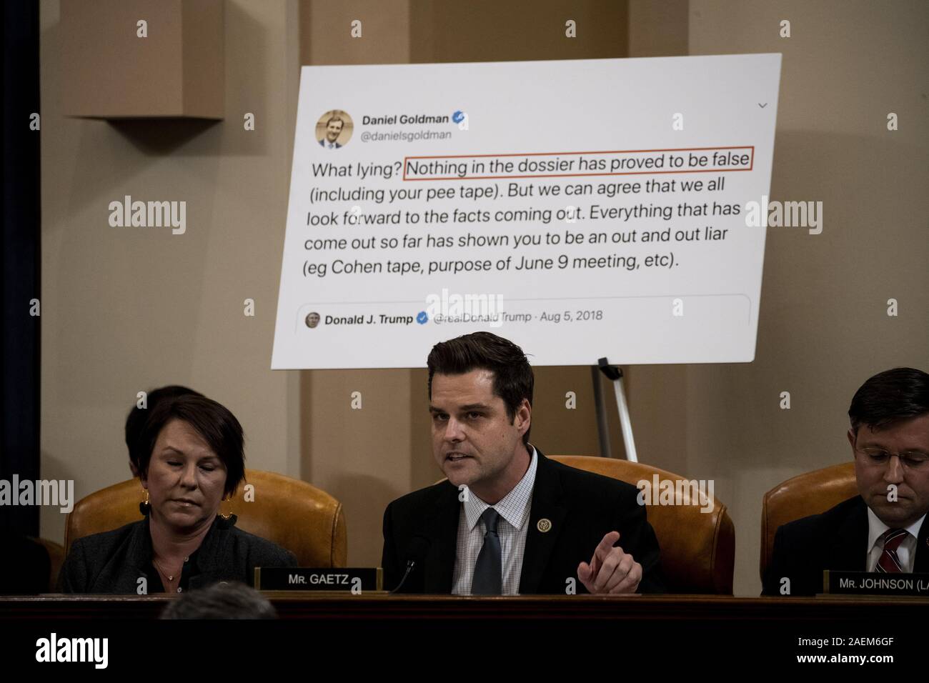 Washington, District de Columbia, Etats-Unis. 9Th Mar, 2019. Représentant des États-Unis Matt Gaetz (républicain de Floride), centre, prend la parole lors d'une accusation publique enquête avec le Comité judiciaire de la Chambre sur la colline du Capitole à Washington, DC, le 9 décembre 2019. À gauche s'REPRÉSENTANT AMÉRICAIN Martha Roby (républicain de l'Alabama) et à la droite est représentant américain Mike Johnson (républicain de Louisiane) Crédit : Anna Moneymaker/CNP/ZUMA/Alamy Fil Live News Banque D'Images