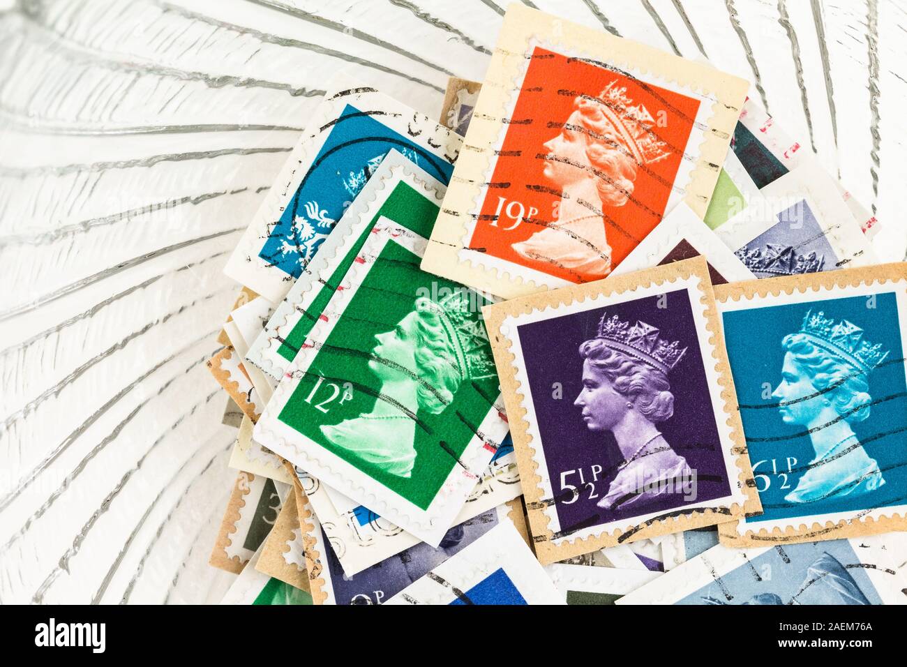 SEATTLE WASHINGTON - Le 5 décembre 2019 : timbres de Grande-bretagne close up. Banque D'Images