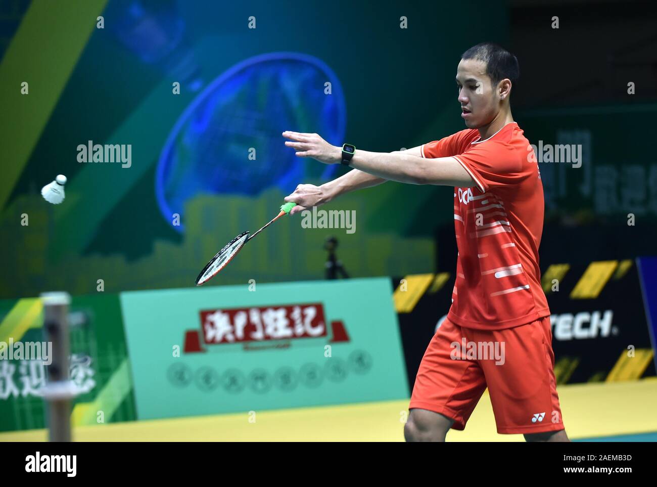 Sitthikom Thammasin de Thaïlande est en concurrence contre Shi Yuqi de Chine lors de la finale de simple hommes des Championnats canadiens de badminton 2019 Ouvert Macau, Macao en S Banque D'Images