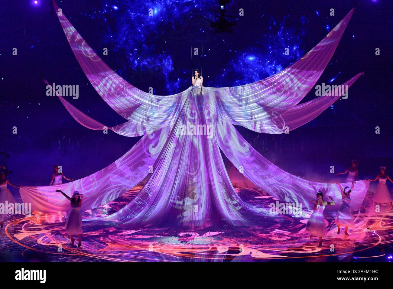 L'actrice chinoise, modèle, chanteuse et en prestation au Lan Qin 2019 Tmall des célibataires' Day Gala à Mercedes-Benz Arena à Shanghai, Chine, le 10 novembre 2019. T Banque D'Images