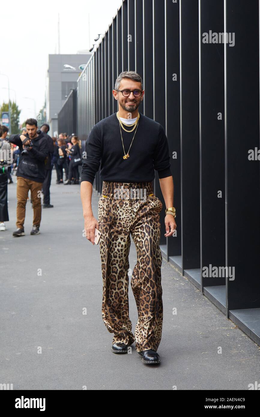 MILAN, ITALIE - 22 septembre 2019 : Simone Marchetti avant Gucci fashion show, Milan Fashion Week street style ? Banque D'Images