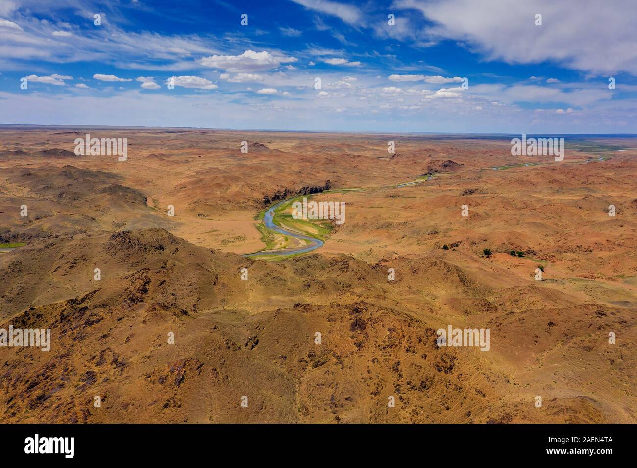 Vue aérienne de fleuve et les montagnes en Mongolie Banque D'Images