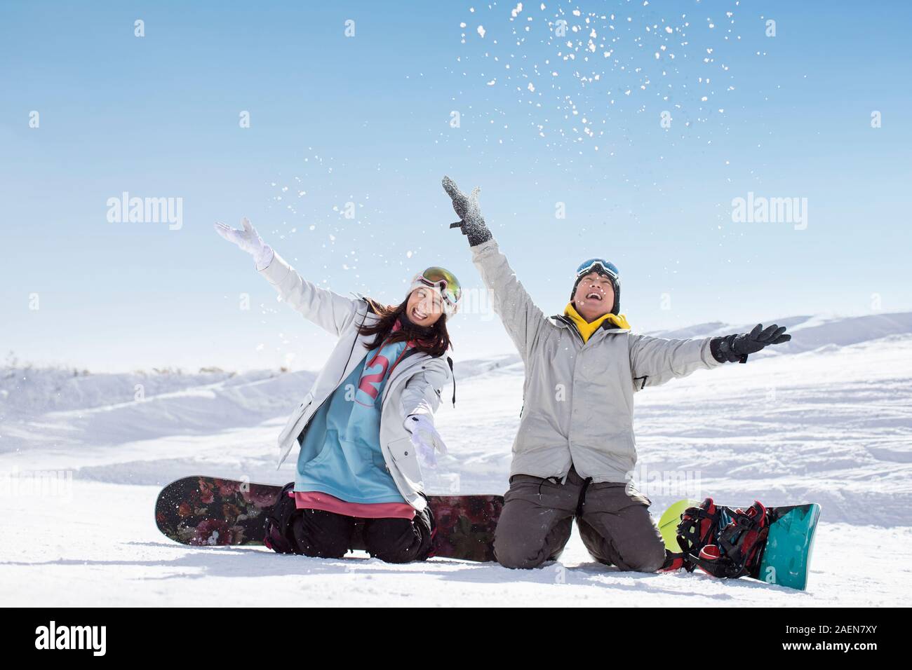 Happy ski in ski resort Banque D'Images