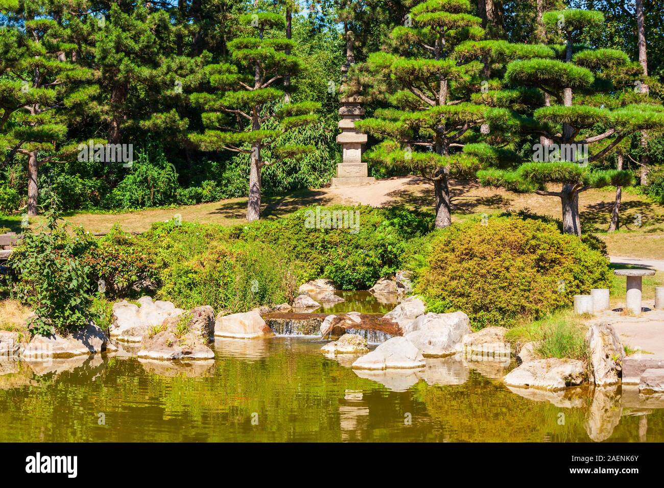 Jardin japonais de Nordpark est un espace vert public dans le quartier Stockum à Dusseldorf city en Allemagne Banque D'Images