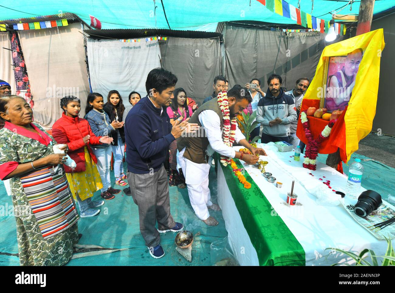 Les Tibétains en exil avec les Indiens célèbrent le 30e anniversaire de l'attribution des Prix Nobel de la paix au Dalaï Lama chef spirituel tibétain à Beawar. Banque D'Images