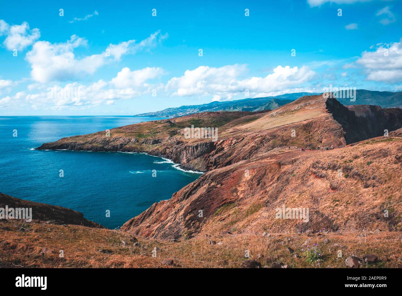 Le Portugal, l'île de Madère : randonnée sur la plage de Ponta de Sao Lourenço, Pointe de St Lawrence, à la le point le plus à l'Est de l'île. Par paysage falaise Banque D'Images