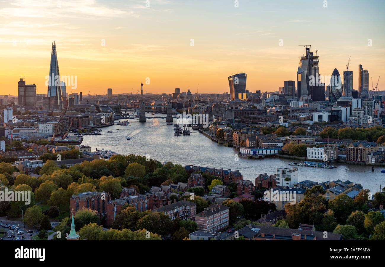 Vue aérienne de la ville de Londres au coucher du soleil Banque D'Images