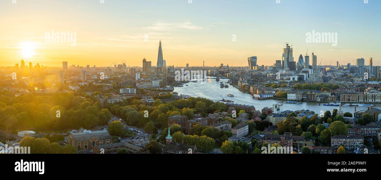 Vue aérienne de la ville de Londres au coucher du soleil Banque D'Images