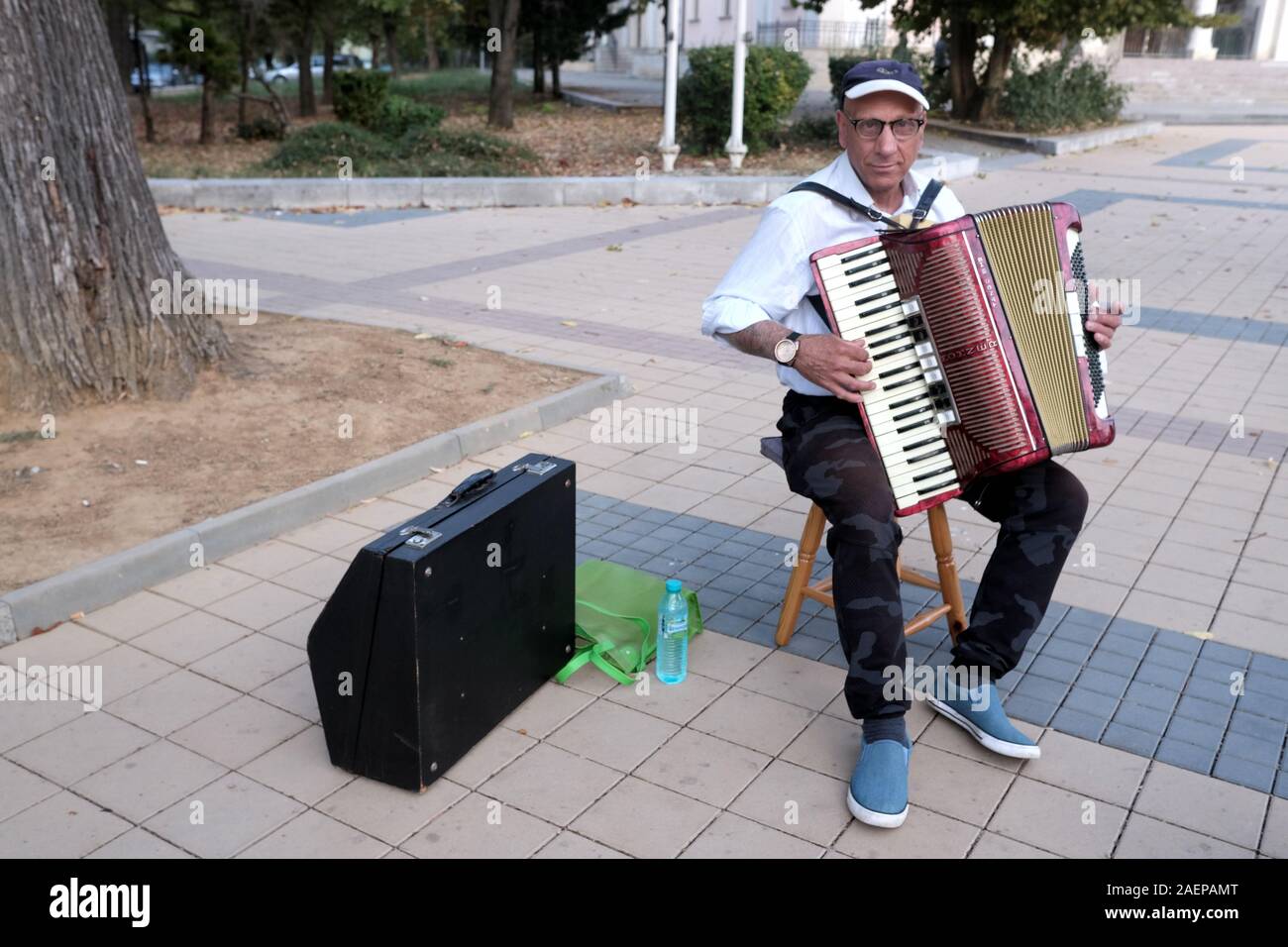 Artiste de rue, avec l'accordéon en LOVECH - Balkans - BULGARIE Título : Tryavna -- Bulgarie de Aviso copyr Banque D'Images