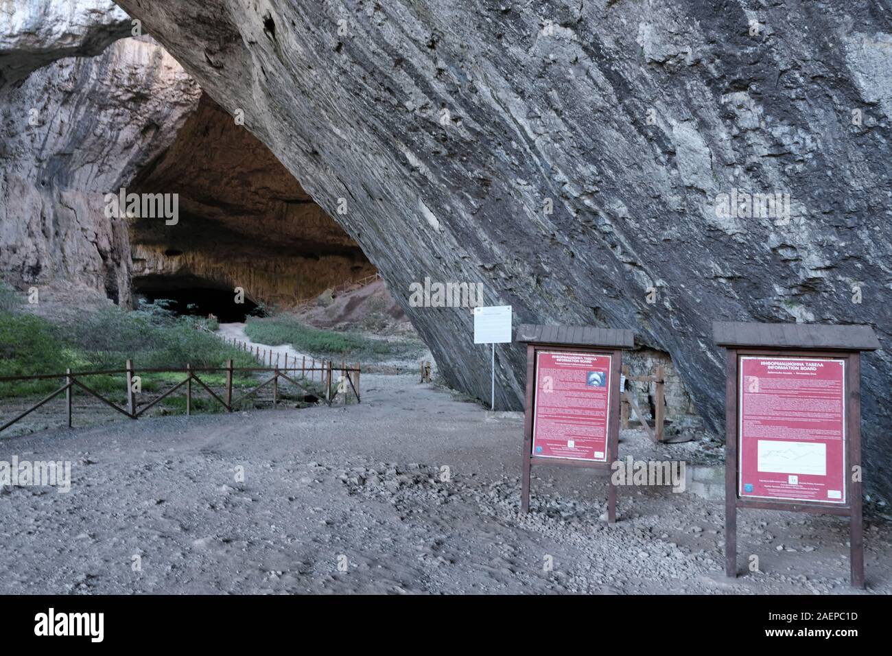 Grotte Devetashka, dans la région de Lovetch - Balkans - BULGARIE Título : Tryavna -- Bulgarie Aviso de copyright : Carlos Banque D'Images