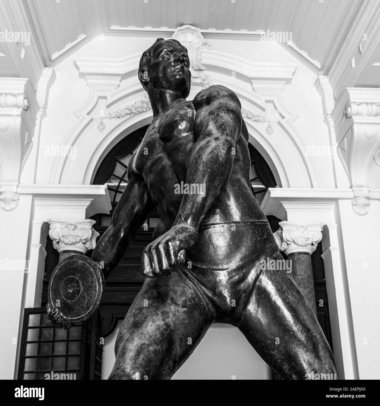 Close-up d'une statue d'athlète, Carlos Lopes Pavilion, Lisbonne, Portugal Banque D'Images