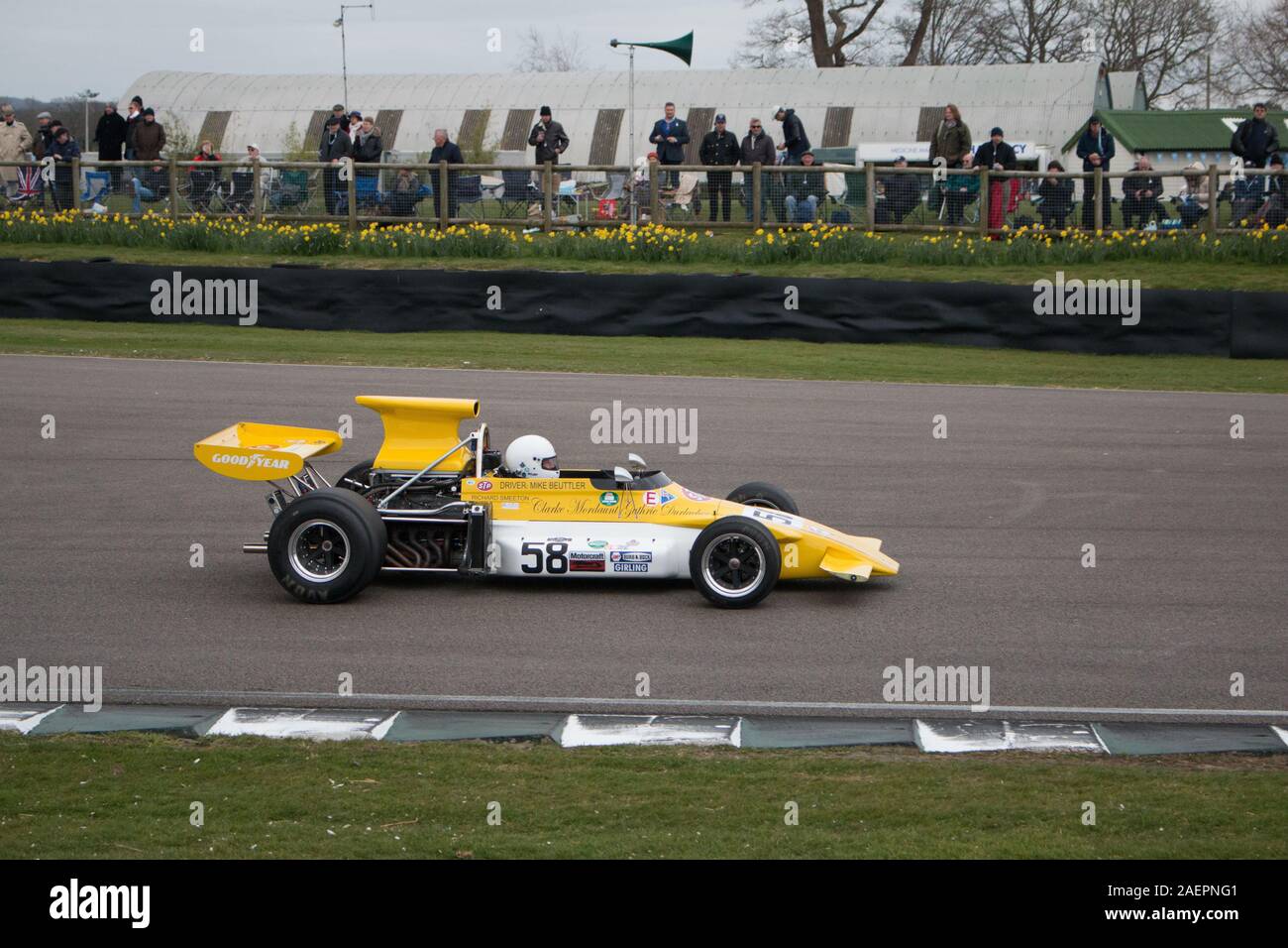 Les membres de Goodwood GRRC rencontrent les véhicules historiques du
