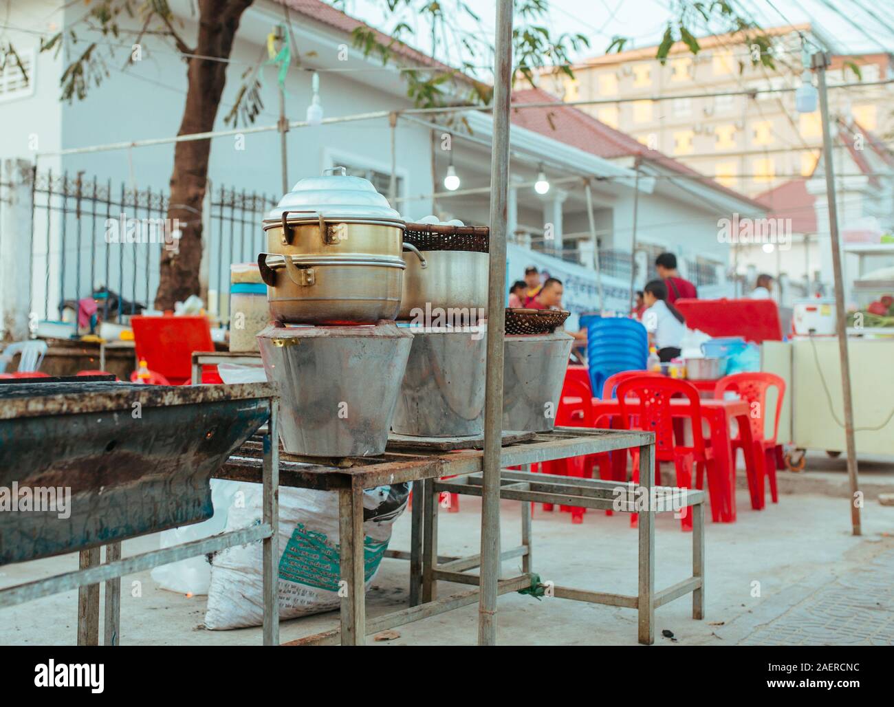 Oeufs de Poulet mijoté avec des embryons dans Cambodin street restaurant Banque D'Images