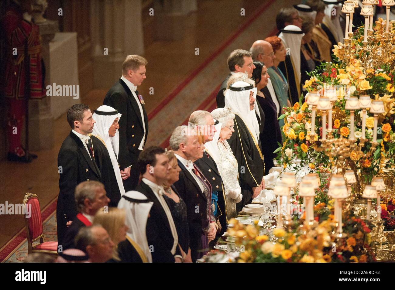 Le cheikh Sabah al-Ahmad al-Jaber al-Sabah, l'Émir de l'État du Koweït coin avec Sa Majesté la Reine et le duc d'Édimbourg à un banquet d'État au château de Windsor en novembre 2012. Banque D'Images