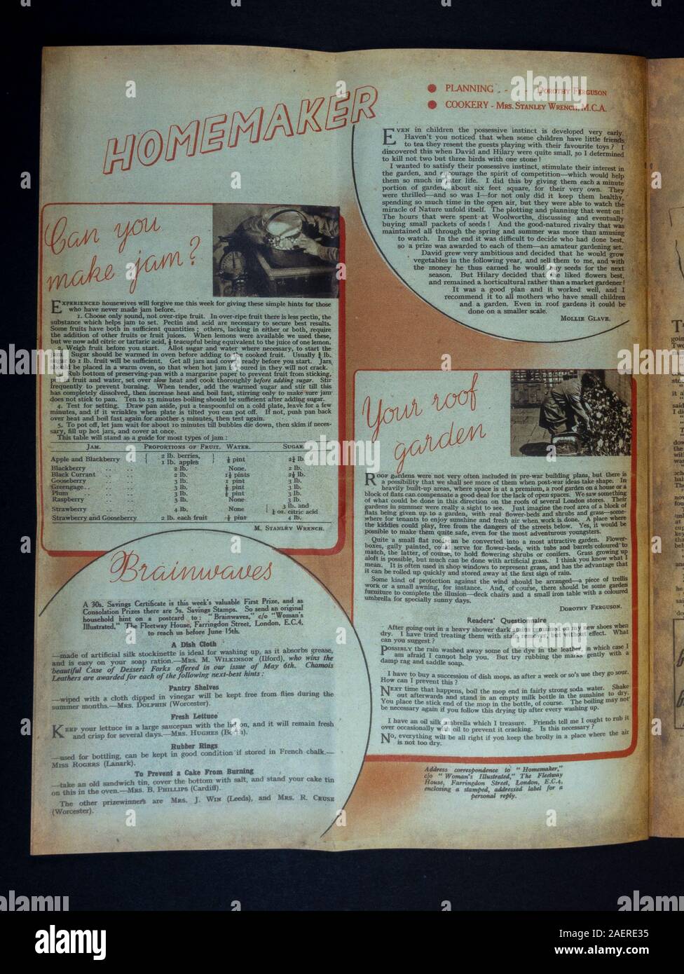 Section de recettes au foyer dans le magazine « Woman's Illustrated » du 17 juin 1944 : un morceau de répliques de souvenirs liés à la seconde Guerre mondiale datant de la Grande-Bretagne des années 1940. Banque D'Images
