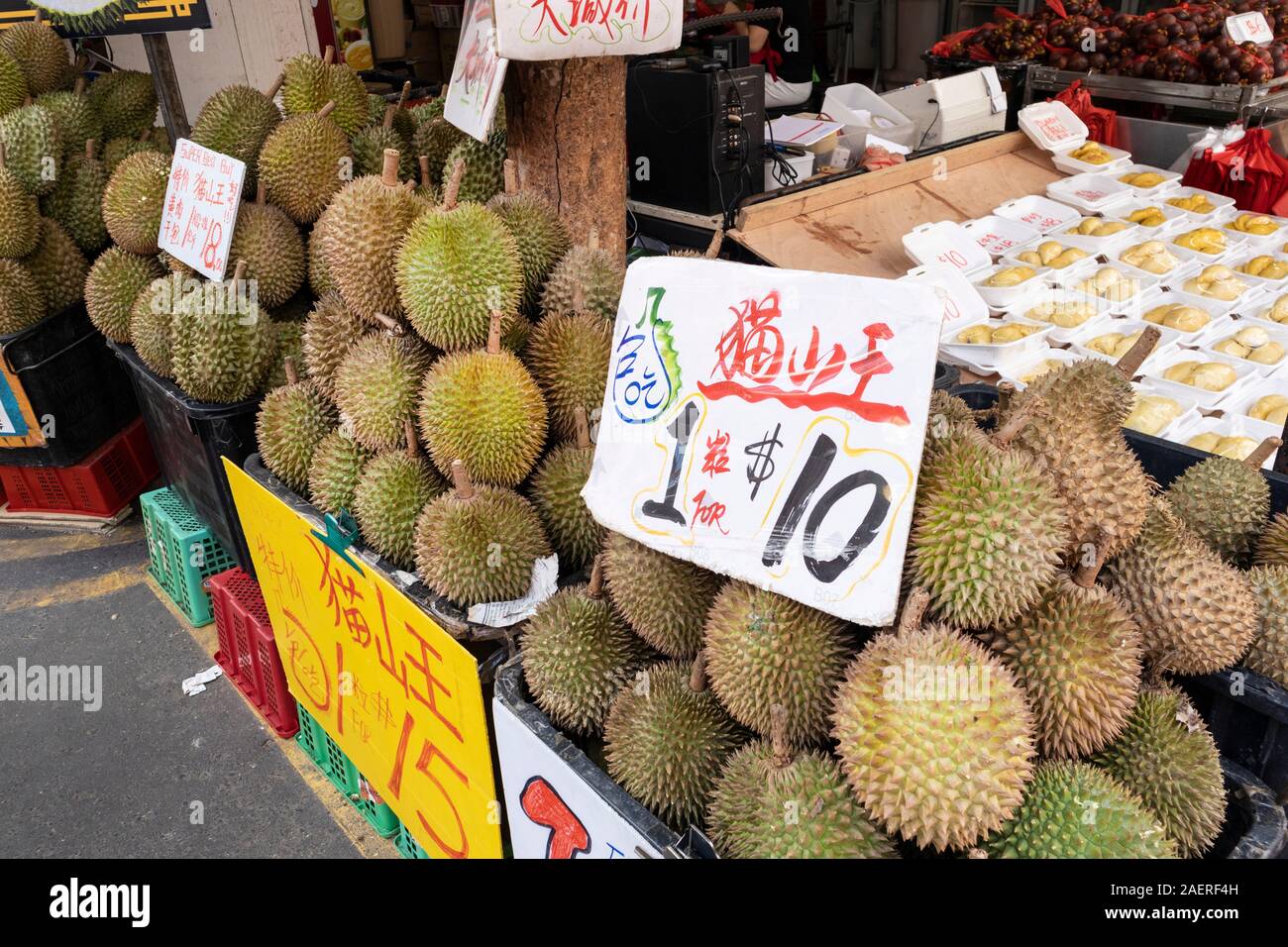 Durian frais en vente dans Chinatown, Singapour Banque D'Images