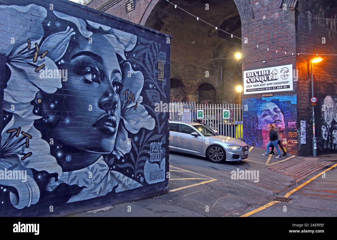 Visage,jamais prêt,haute visibilité,Graffiti Street art urbain,à la porte d'inondation St,Digbeth,Bordesley & Highgate,Birmingham,Ouest Midlands, Angleterre, Royaume-Uni, B5 5ST Banque D'Images