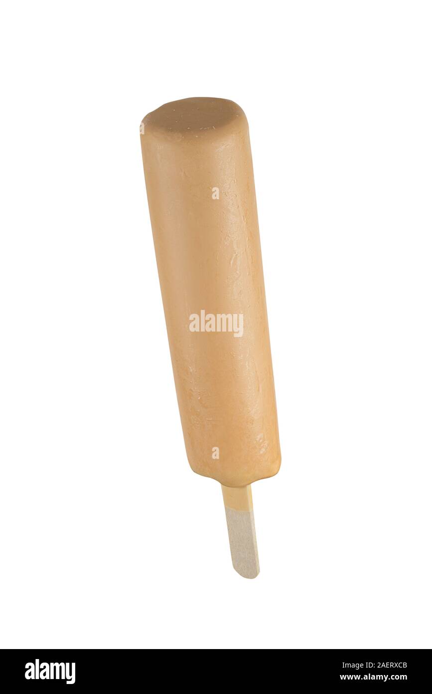 La crème glacée au chocolat au lait sur un bâton. La profondeur de champ. Isolé sur un fond blanc. Banque D'Images