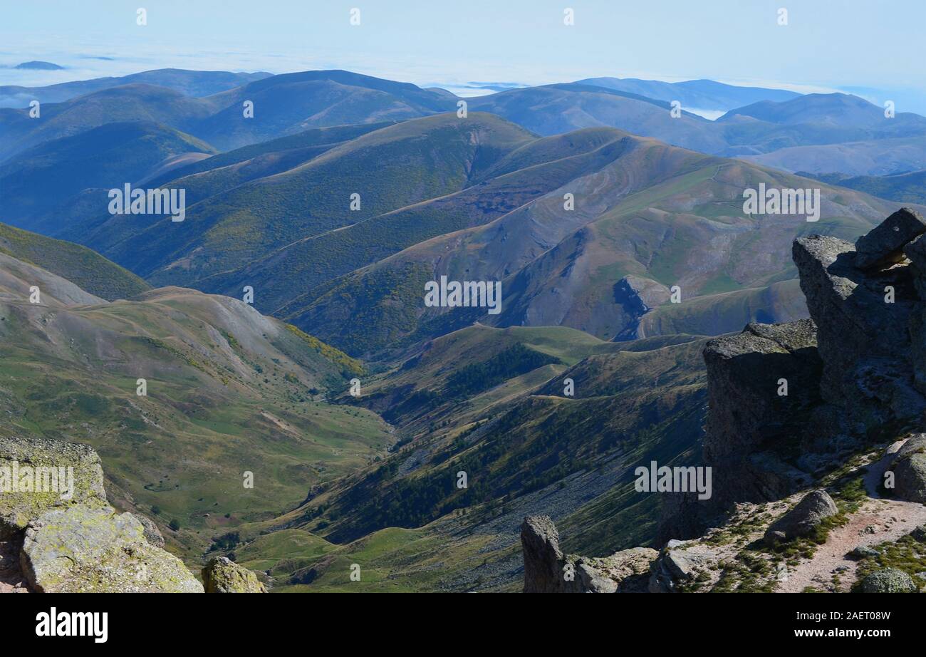 Reliefs glaciaires et des reliefs karstiques à l'Urbion montagnes à la frontière entre la Rioja et la Castille-leon, le nord de l'Espagne Banque D'Images