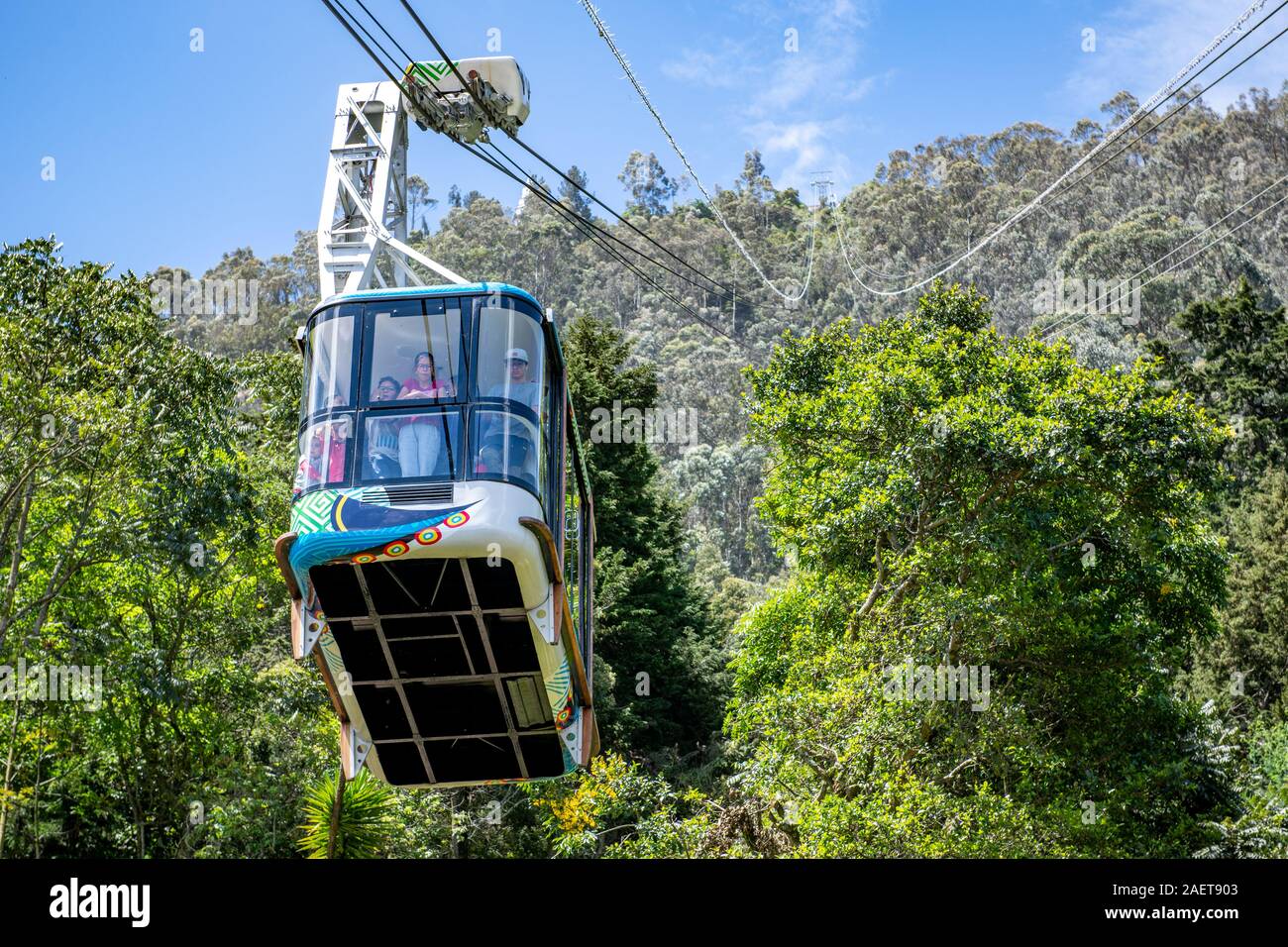 Les touristes à cheval sur la montagne de Monserrate par téléphérique‡ , Colombie , Bogotá Banque D'Images