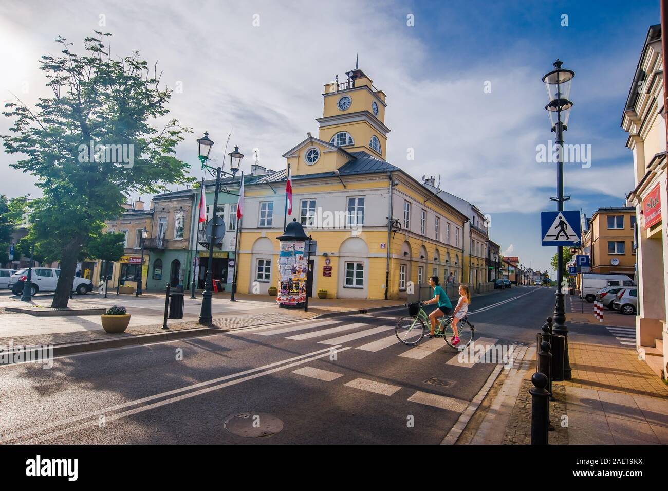 Avis de Grojec, ville de Pologne. Maison de ville à côté de passage Banque D'Images