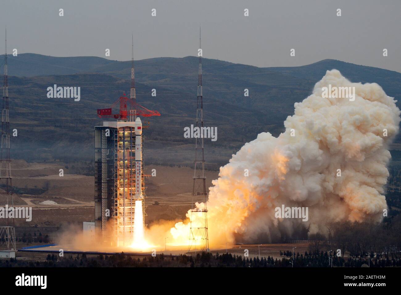 Un satellite d'observation de la terre, Gaofen-12, est lancé à bord d'une Longue Marche 4C depuis le centre de lancement de Taiyuan Taiyuan city, north C Banque D'Images