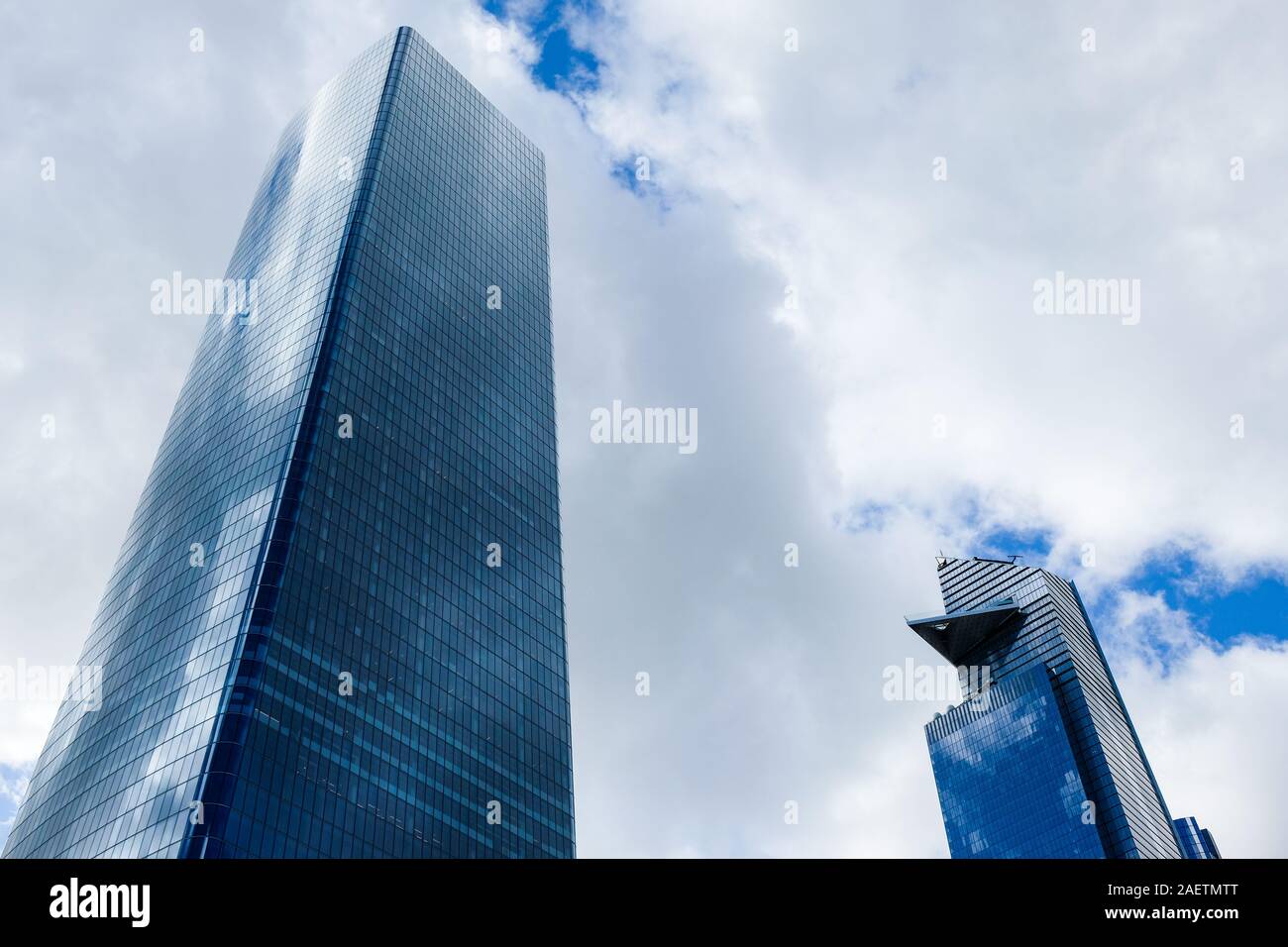 De nouveaux chantiers d'Hudson : un gratte-ciel de Manhattan à l'Ouest (à gauche) et 30 verges d'Hudson (à droite). Banque D'Images