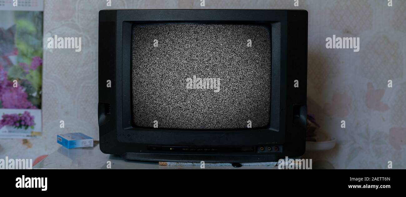 L'ancien vintage tv avec la texture du bruit à la maison Banque D'Images