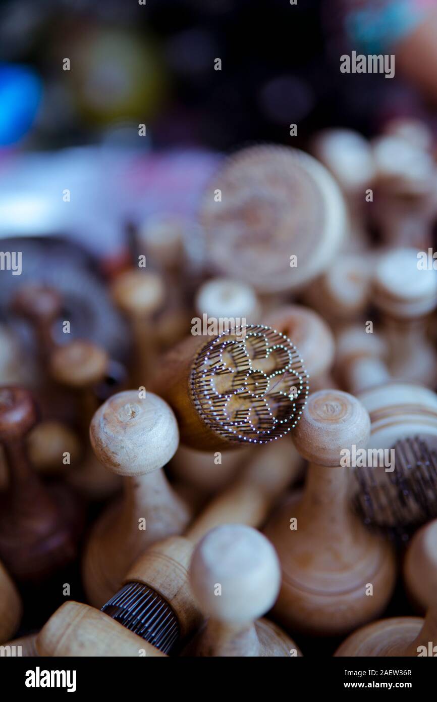 Outils en bois utilisé pour faire du pain au Kirghizstan Banque D'Images