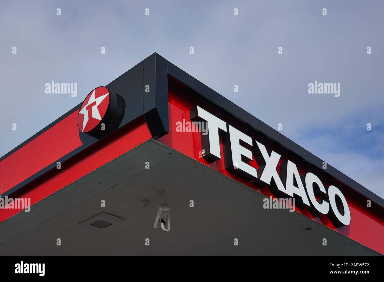 Le logo Texaco est visible à une station-service Texaco dans le centre-ville de Hilo, sur la Big Island, Hawaii, le 3 décembre 2019. Banque D'Images