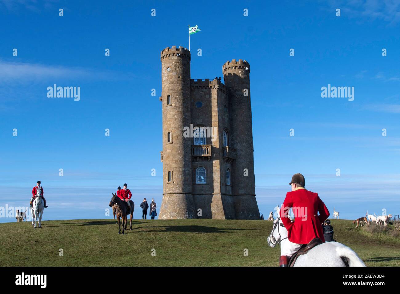 02/12/2019. Les membres de l'Amérique du Cotswolds Hunt se rassemblent à Broadway Tower dans les Cotswolds nr le village de Broadway dans le Worcestershire. Banque D'Images