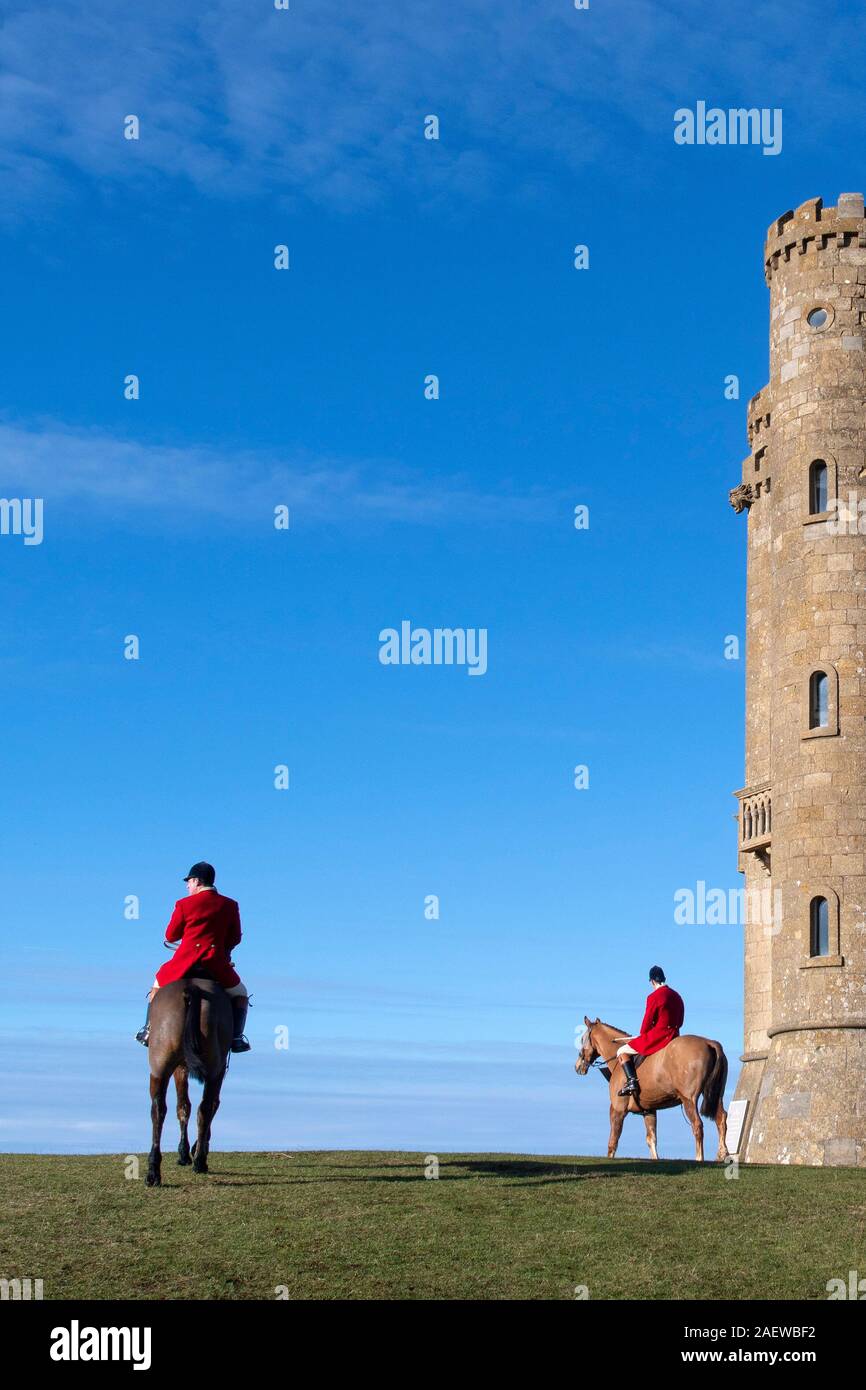 02/12/2019. Les membres de l'Amérique du Cotswolds Hunt se rassemblent à Broadway Tower dans les Cotswolds nr le village de Broadway dans le Worcestershire. Banque D'Images