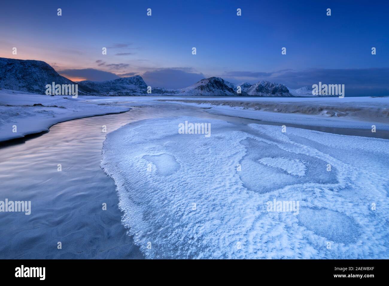 Haukland beach sur les îles Lofoten, dans le nord de la Norvège sur un matin d'hiver. Banque D'Images