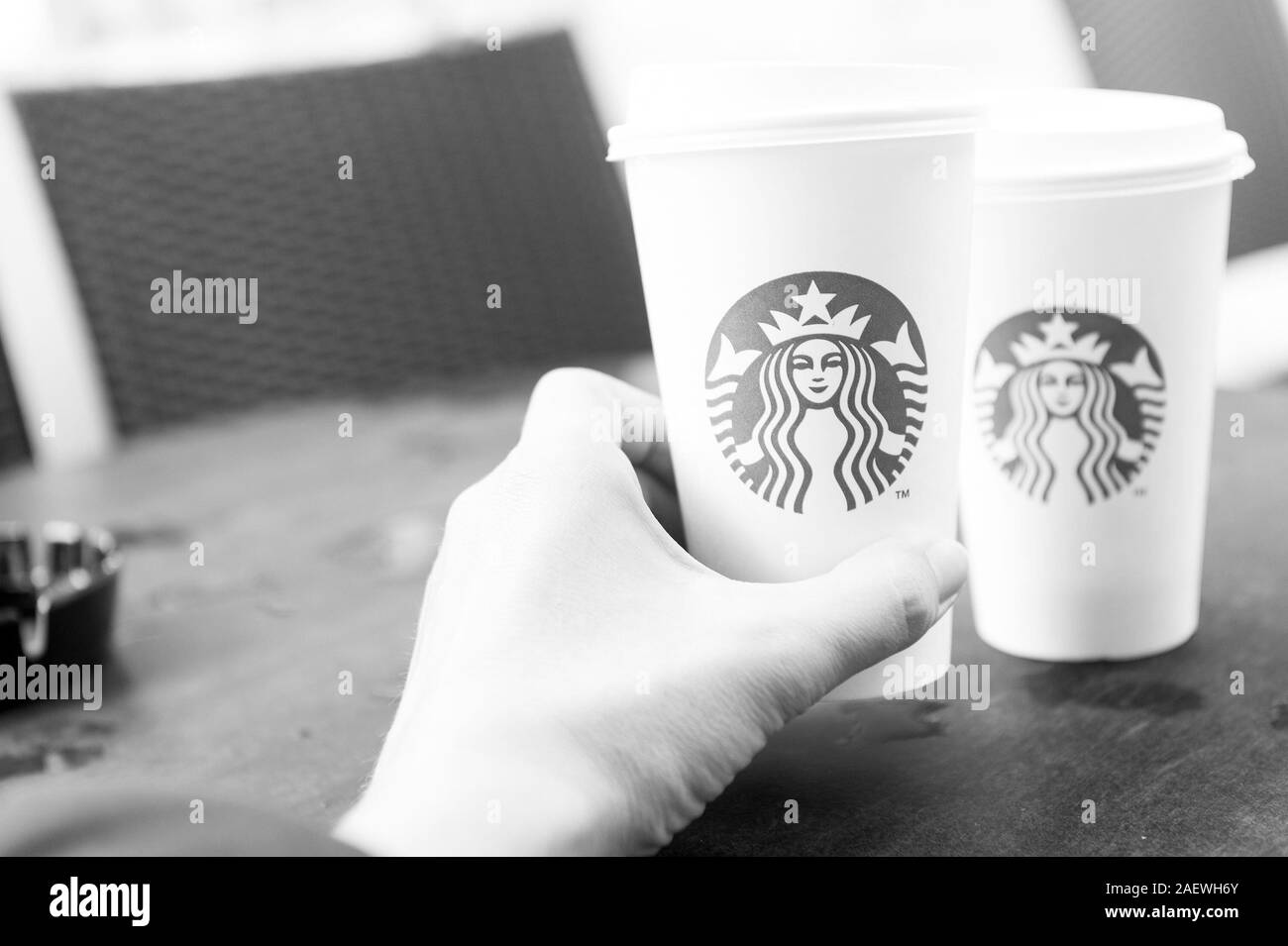 Hambourg, Germany-May 31,2017 : un grand café Starbucks Starbucks coffee shop. Starbucks est la plus grande maison du café avec plus de 20 000 magasins dans 61 pays. Banque D'Images