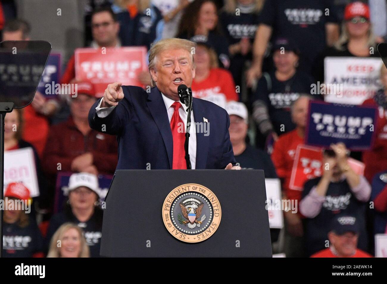 HERSHEY, PA - 10 décembre : le président américain Donald Trump prend la parole à un rassemblement électoral le 10 décembre 2019 à Giant Center à Hershey, en Pennsylvanie. Banque D'Images