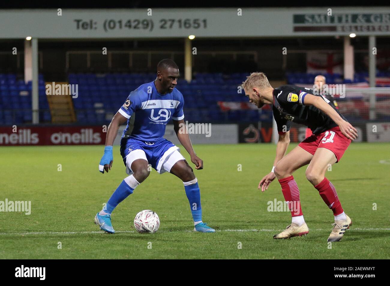 HARTLEPOOL, ANGLETERRE - 10 novembre Toure de régime de Hartlepool United prend Dean Moxey d'Exeter City au cours de la FA Cup match entre Hartlepool United et Exeter City au Parc Victoria, Hartlepool le mardi 10 décembre 2019. (Crédit : Harry Cook | MI News) photographie peut uniquement être utilisé pour les journaux et/ou magazines fins éditoriales, licence requise pour un usage commercial. Non POUR LA REVENTE Crédit : MI News & Sport /Alamy Live News Banque D'Images