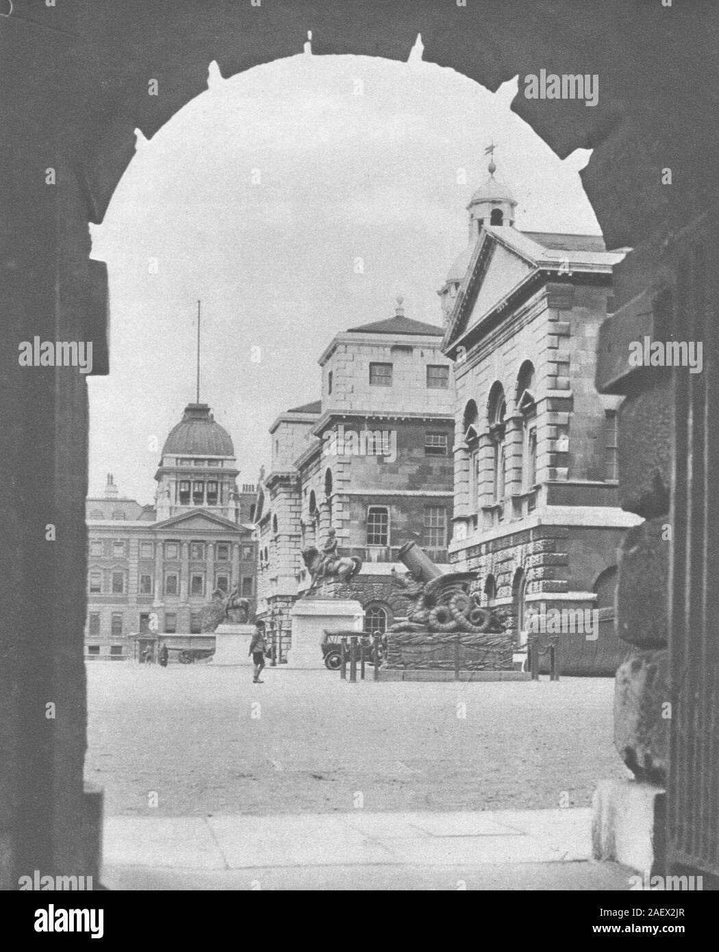Londres. Horse Guards Parade dans la voûte de l'ancien passage du Trésor 1926 imprimer Banque D'Images