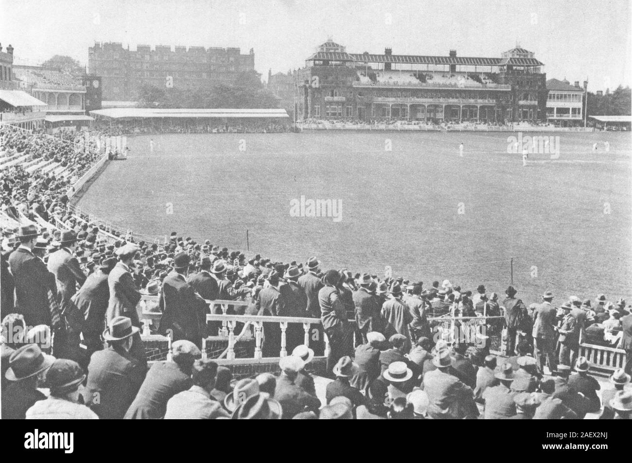 Londres. Vers Pavilion mound stand au monde- célèbre Lords. Match de cricket 1926 Banque D'Images