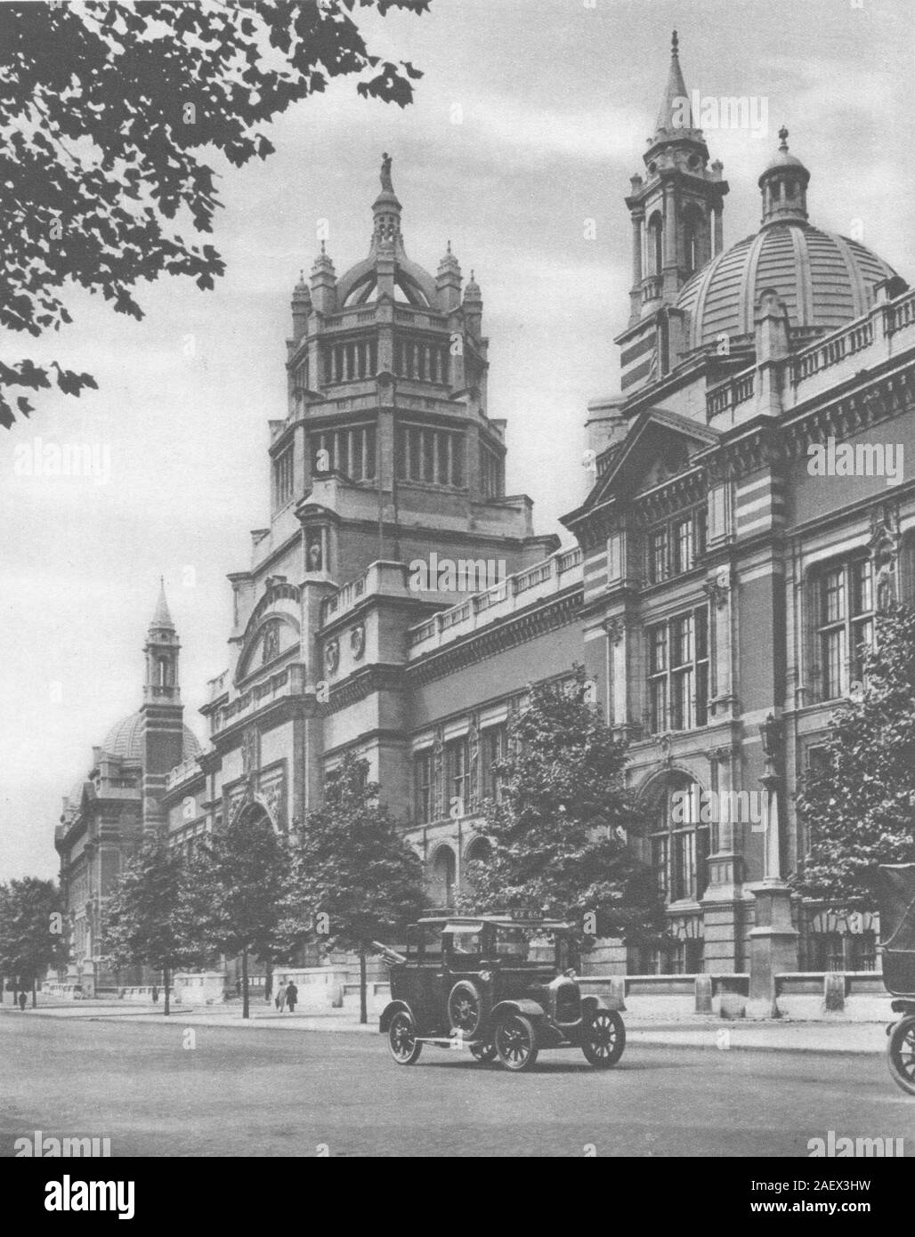 Londres. Façade du Musée Victoria et Albert de Cromwell Road 1926 imprimer Banque D'Images