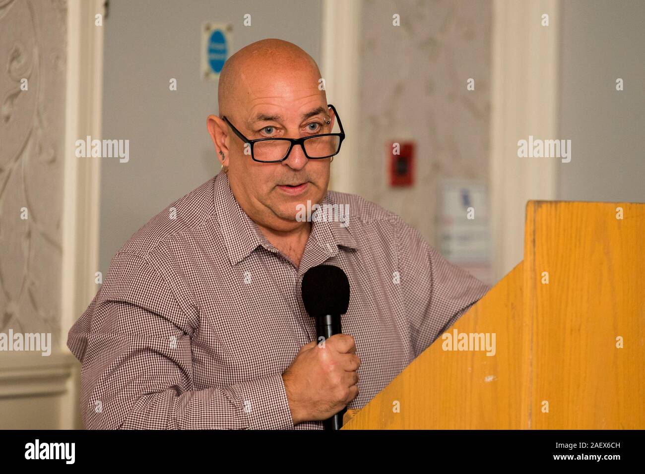 Sam Bell, de l'EPIC la parole lors du séminaire Portes ouvertes, avec les Socialistes et Républicains Loyalist ex-prisonnier politique des groupes, organisé par l'Irlande de la coopération à l'Elk complexe dans Toomebridge, comté d'Antrim. Banque D'Images