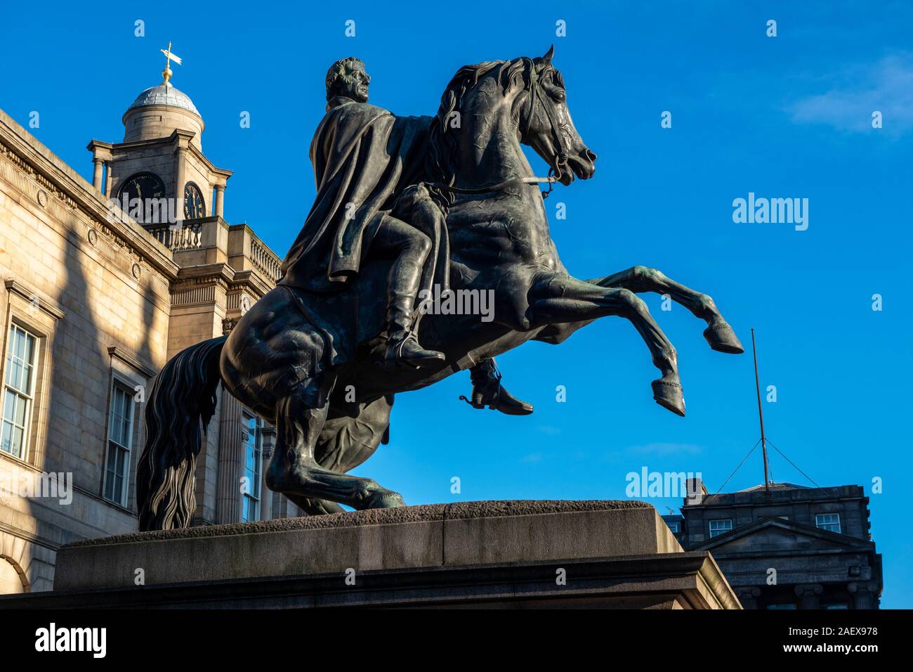 Statue du duc de Wellington à l'extérieur Inscription Maison sur Princes Street à Édimbourg, Écosse, Royaume-Uni Banque D'Images