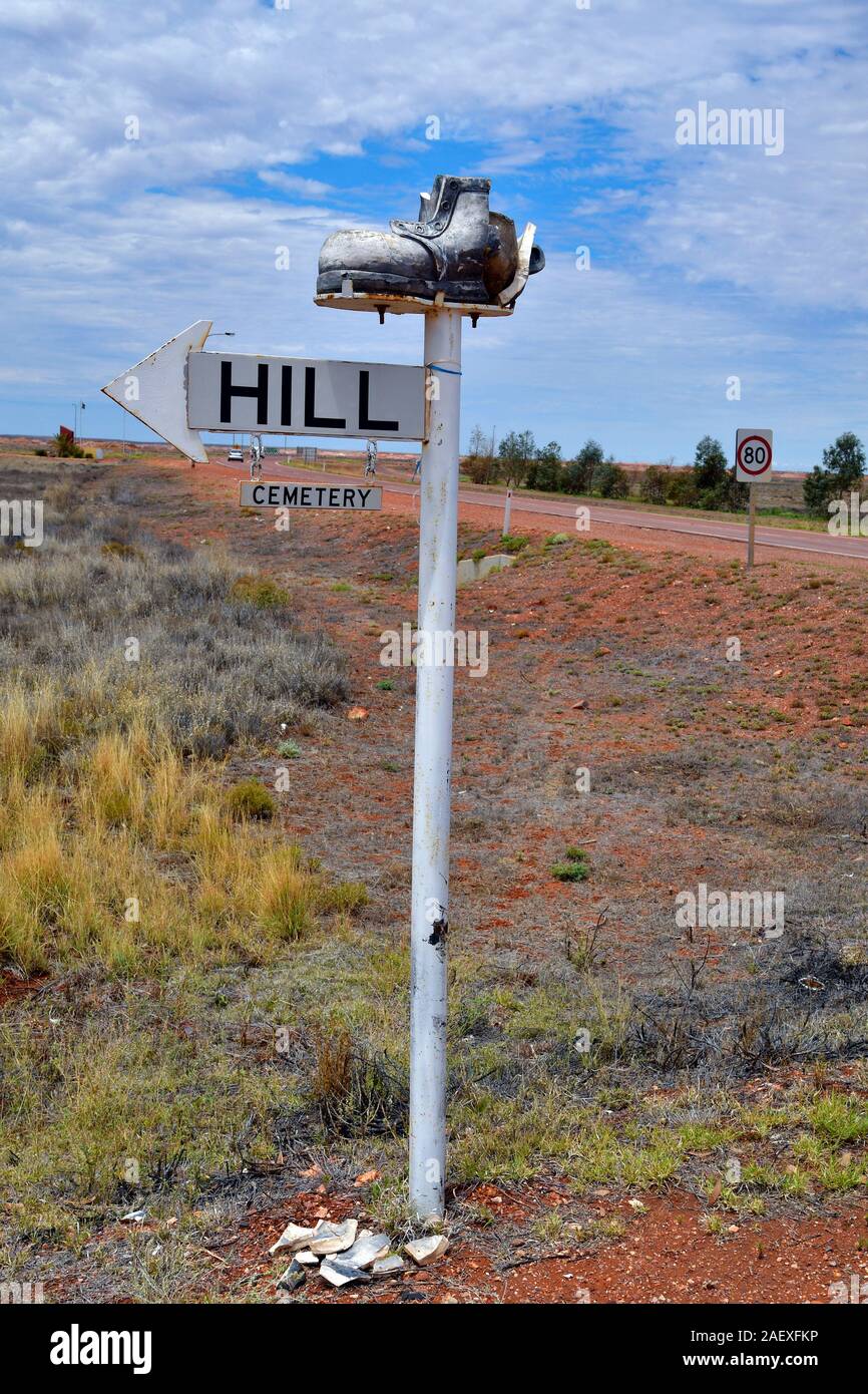 L'Australie, funny sign pour cimetière, également connu sous le nom de boot hill Banque D'Images