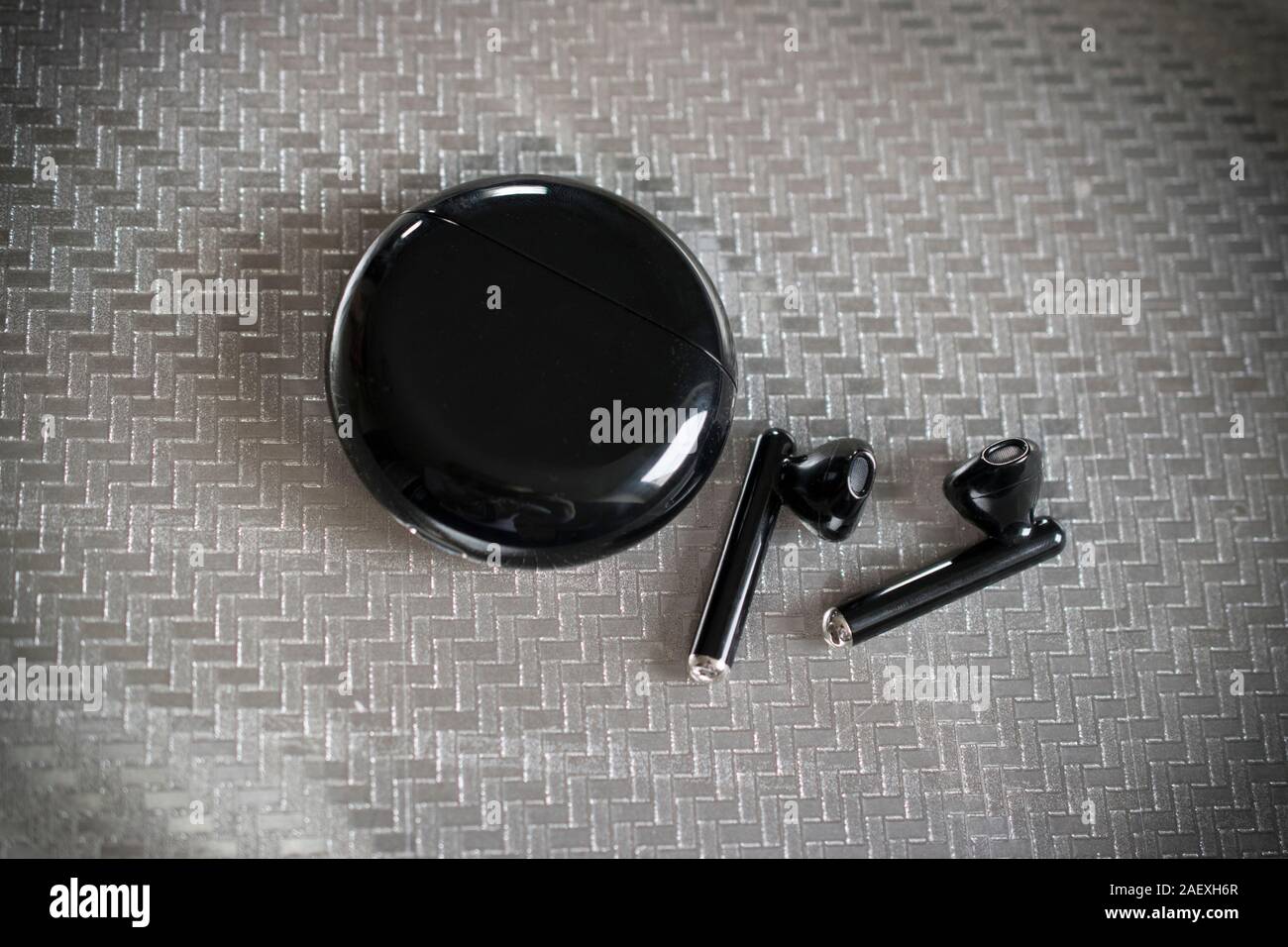 Belgrade, Serbie - Novembre 18th, 2019 : Huawei FreeBuds 3 écouteurs en couleur noir Banque D'Images