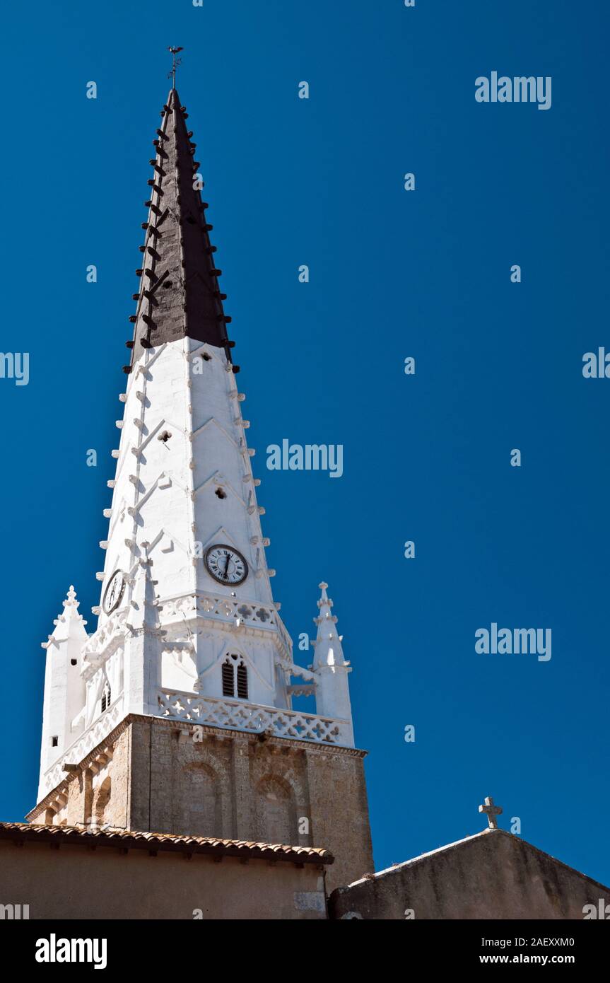 Clocher de l'église Saint Etienne à Ars-en-Ré, un des plus beaux villages de France, à l'île de Ré, Charente-Maritime (17), Nouvelle Aquitaine reg Banque D'Images