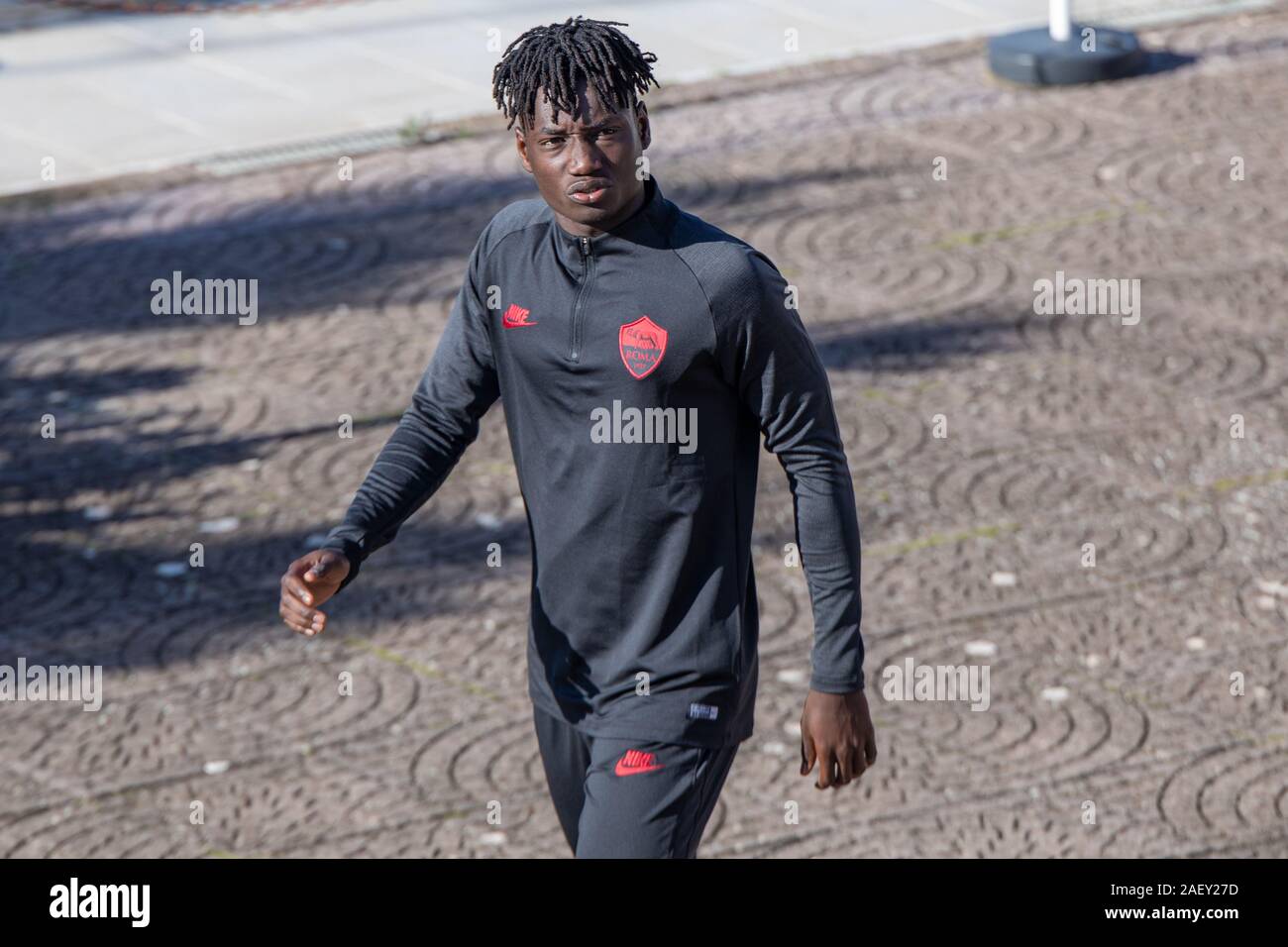 Ebrima Darboe de AS Roma assiste à la formation de la Ligue Europa correspondre à Rome. Banque D'Images