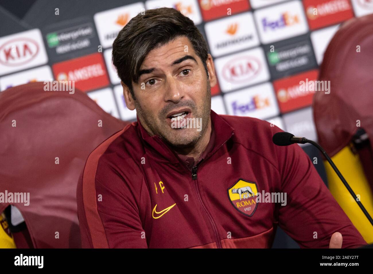 Paulo Fonseca comme entraîneur Roms parle lors d'une conférence de presse de la Ligue Europa à Rome. Banque D'Images